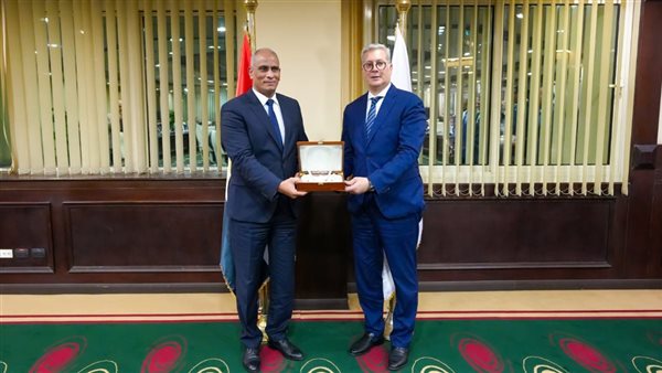 وزير البترول يكرم رئيس القابضة للبتروكيماويات السابق .. ويهنئ علاء عبد الفتاح بتوليه رئاسة الشركة 