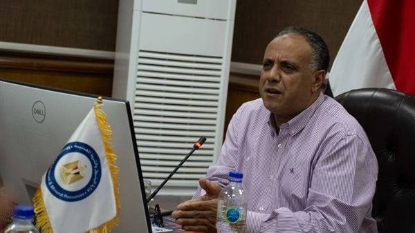 رئيس هيئة البترول يتابع الموقف التنفيذي لمشروع مجمع السولار بأسيوط