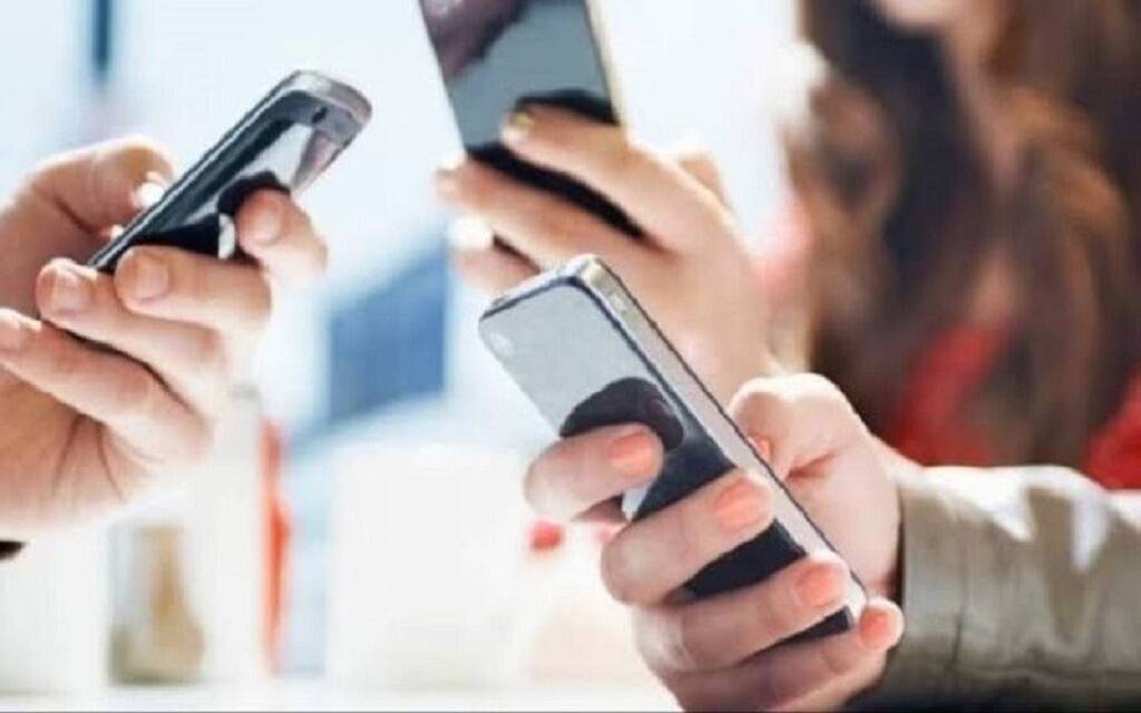 شعبة المحمول تطالب بتوضيح إجراءات تسجيل هواتف القادمين من الخارج