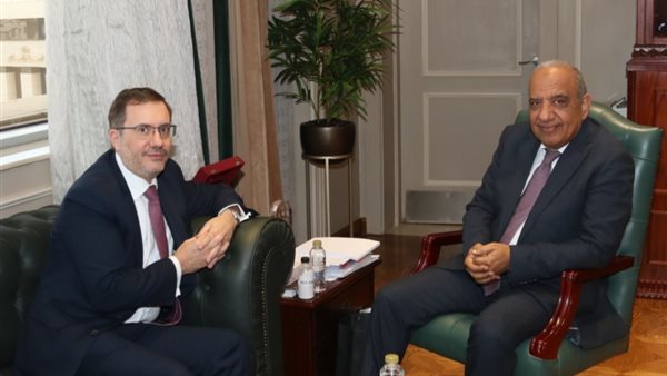 الكهرباء: جذب استثمارات بريطانية جديدة بمشروعات الطاقة المتجددة