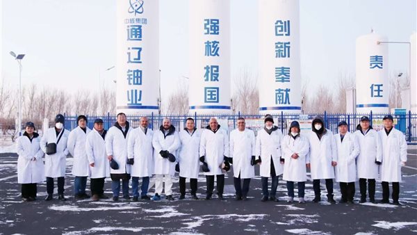 وزير الكهرباء يتفقد منجمًا ومصنعًا لاستخلاص العناصر الاستراتيجية في الصين