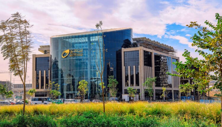 البريد يحذر من رسائل نصية احتيالية تطلب سداد مخالفات مرورية