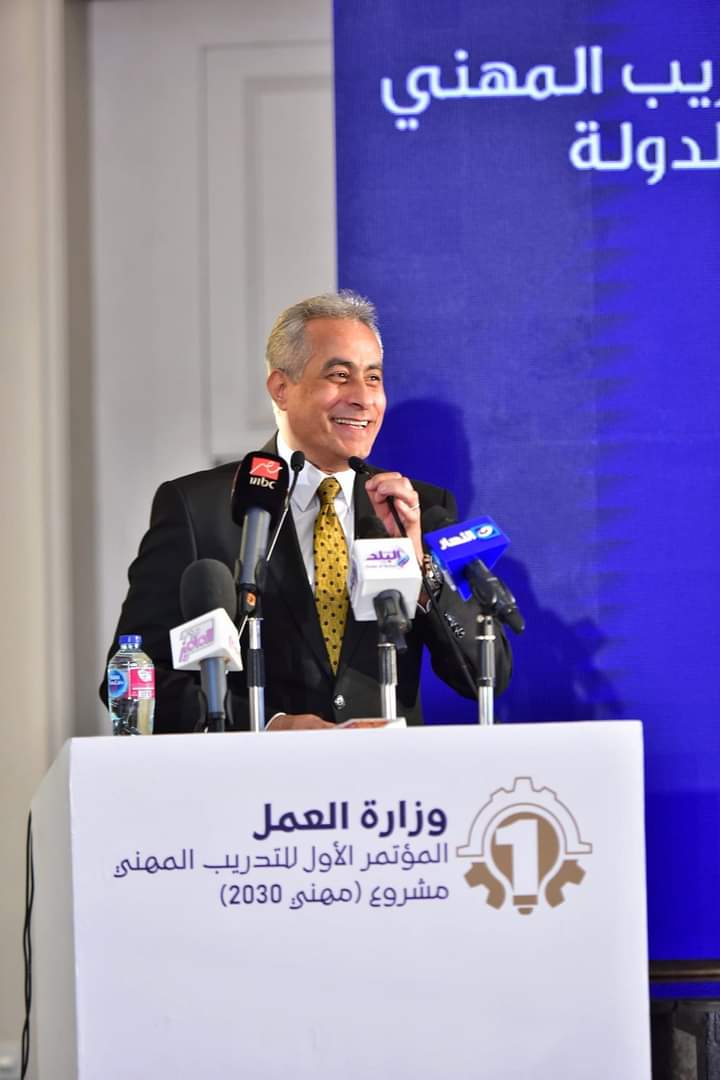 العمل : تقرير بشأن ملف العمل في 10 سنوات