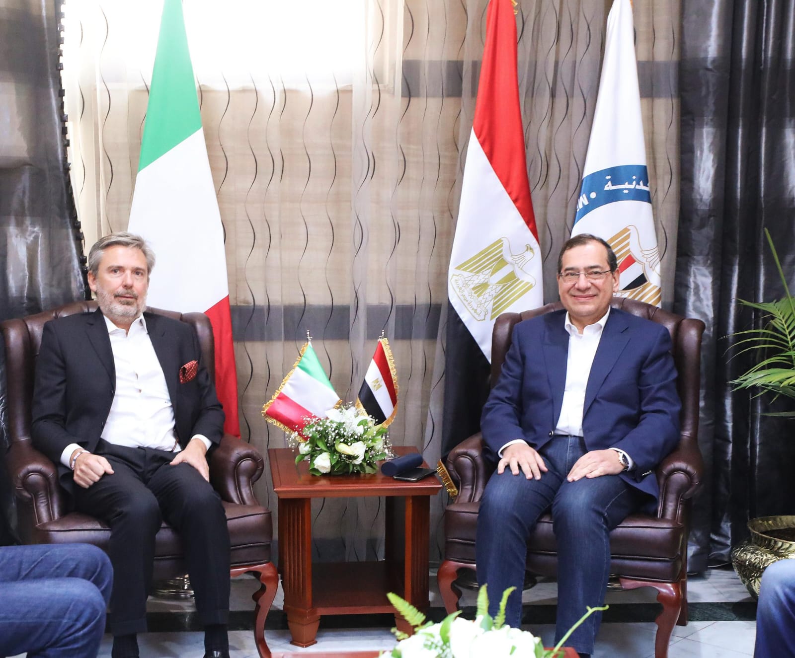  الملا يلتقى السفير الايطالى ووفد تكنيب بمقر شركة ميدور 
