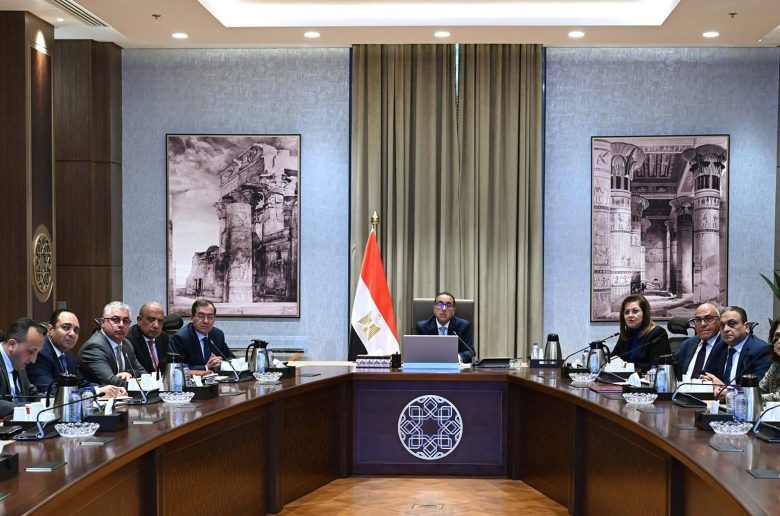 الحكومة تدرس إنشاء مجمع صناعي متكامل لمنتجات الحديد والصلب
