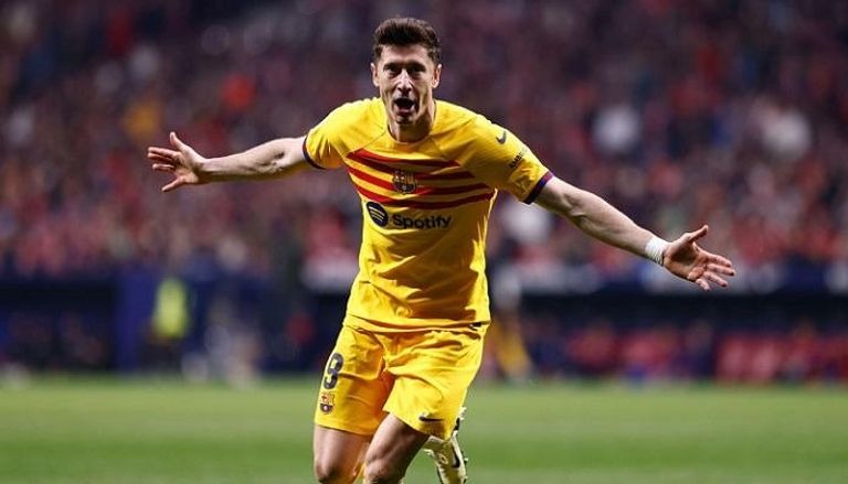 ليفاندوفسكي يكسر رقم جاري لينيكر ويعيد برشلونة لسابق عهده