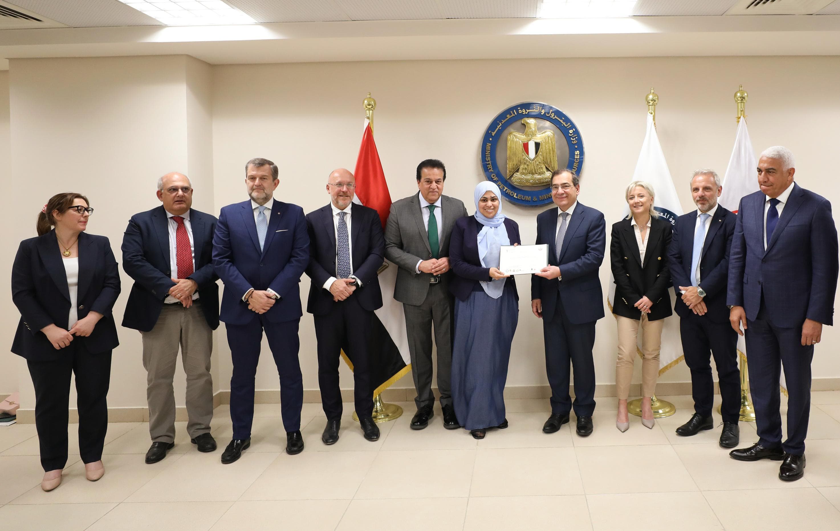 وزيرا البترول والصحة يشهدان توقيع الاتفاقية بشأن مشروع صحة المجتمع بمرسي مطروح
