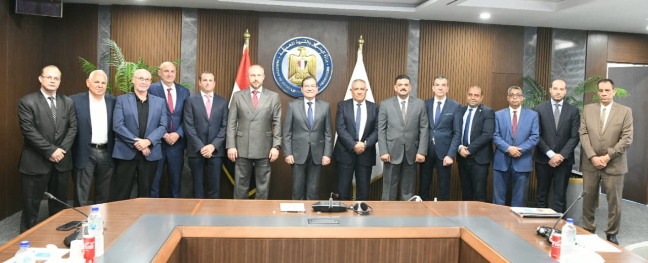 الملا : تأسيس شركة للتنقيب عن الذهب بالصحراء الشرقية 