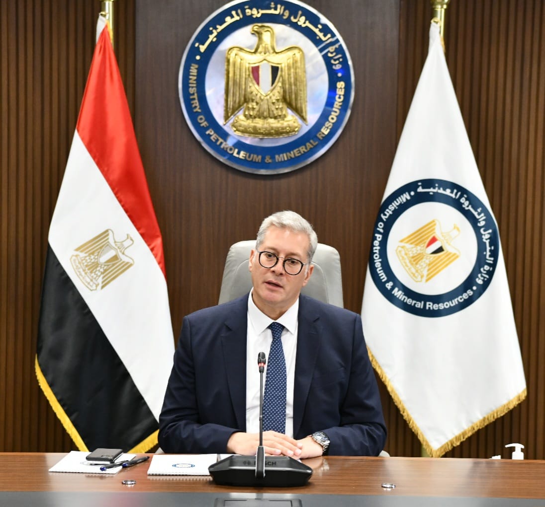 وزير البترول يجتمع مع رئيس شركة إيجاس لمناقشة التحديات الخاصة بصناعة الغاز الطبيعي