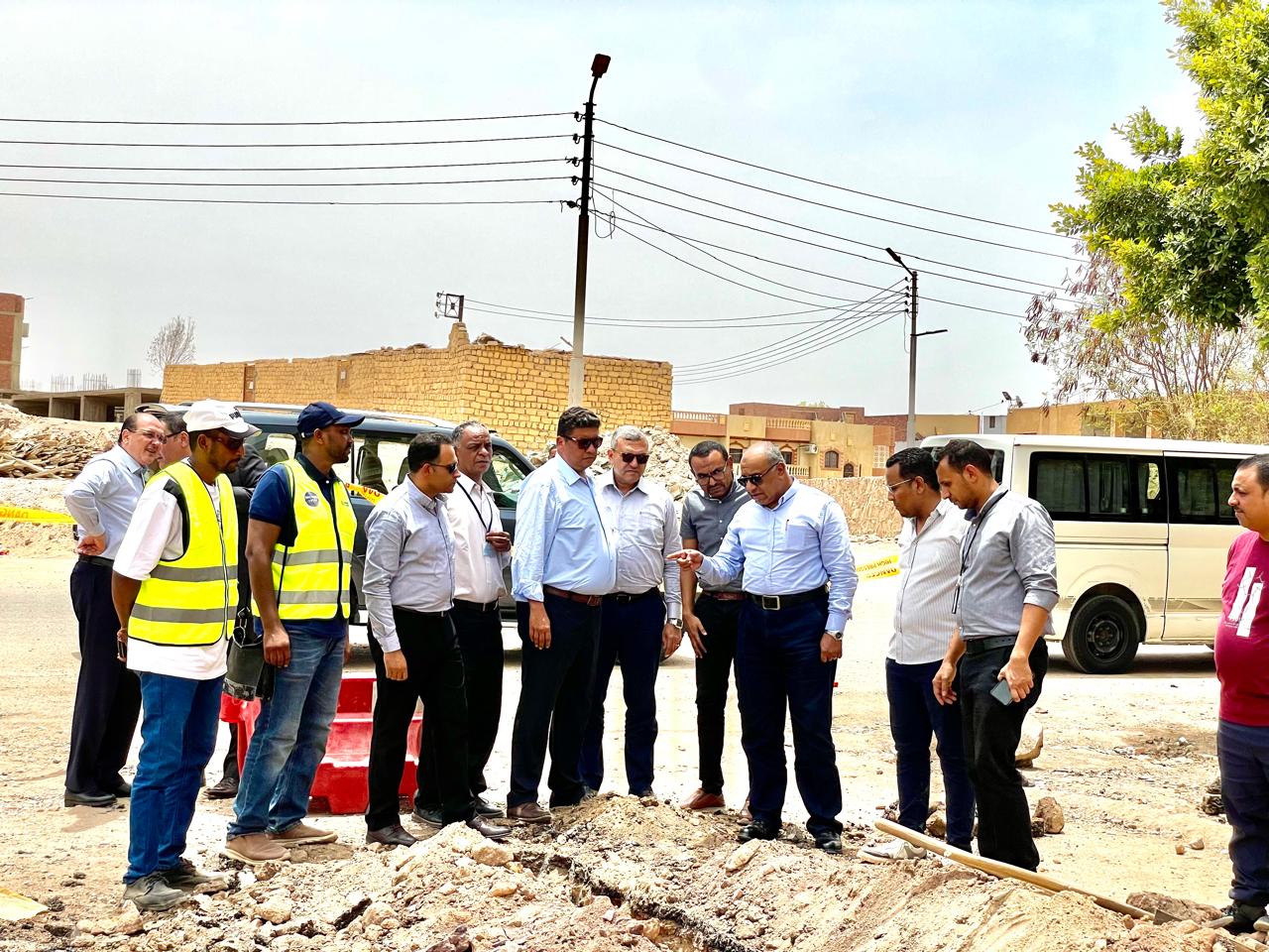 رئيس جنوب الوادي للبترول بتفقد مشروعات غاز مصر و