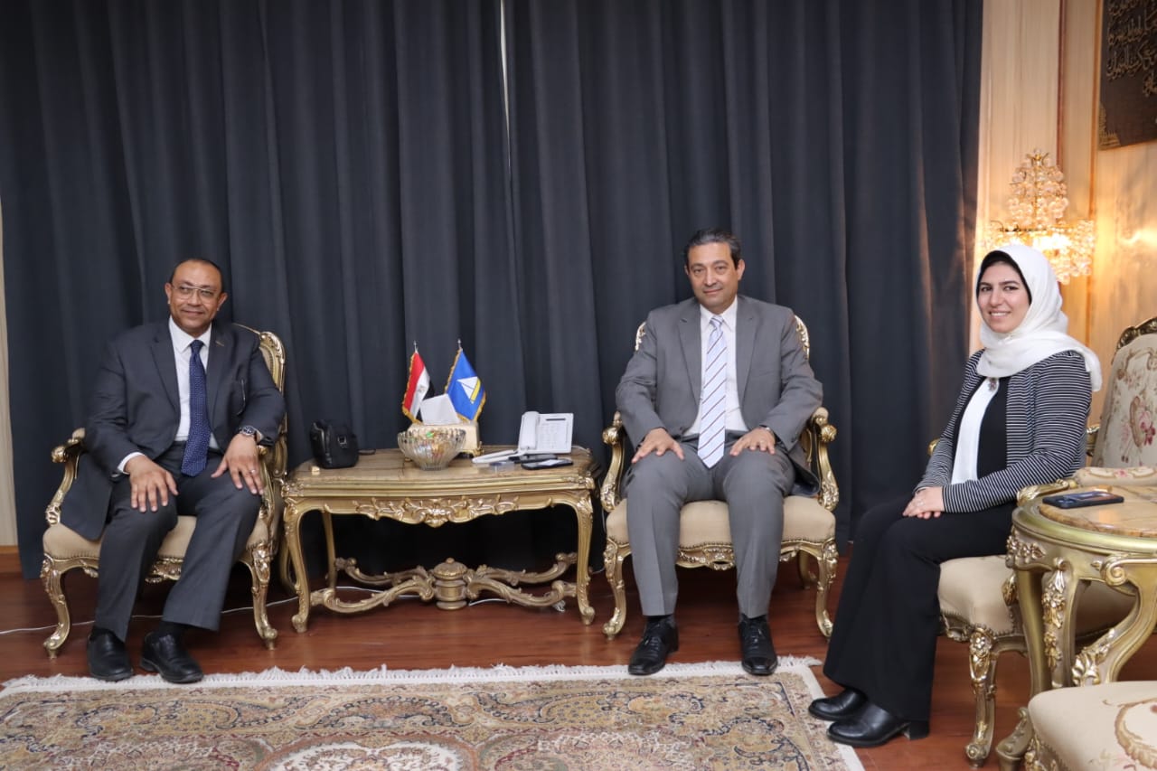 محافظ دمياط يستقبل رئيس شركة 