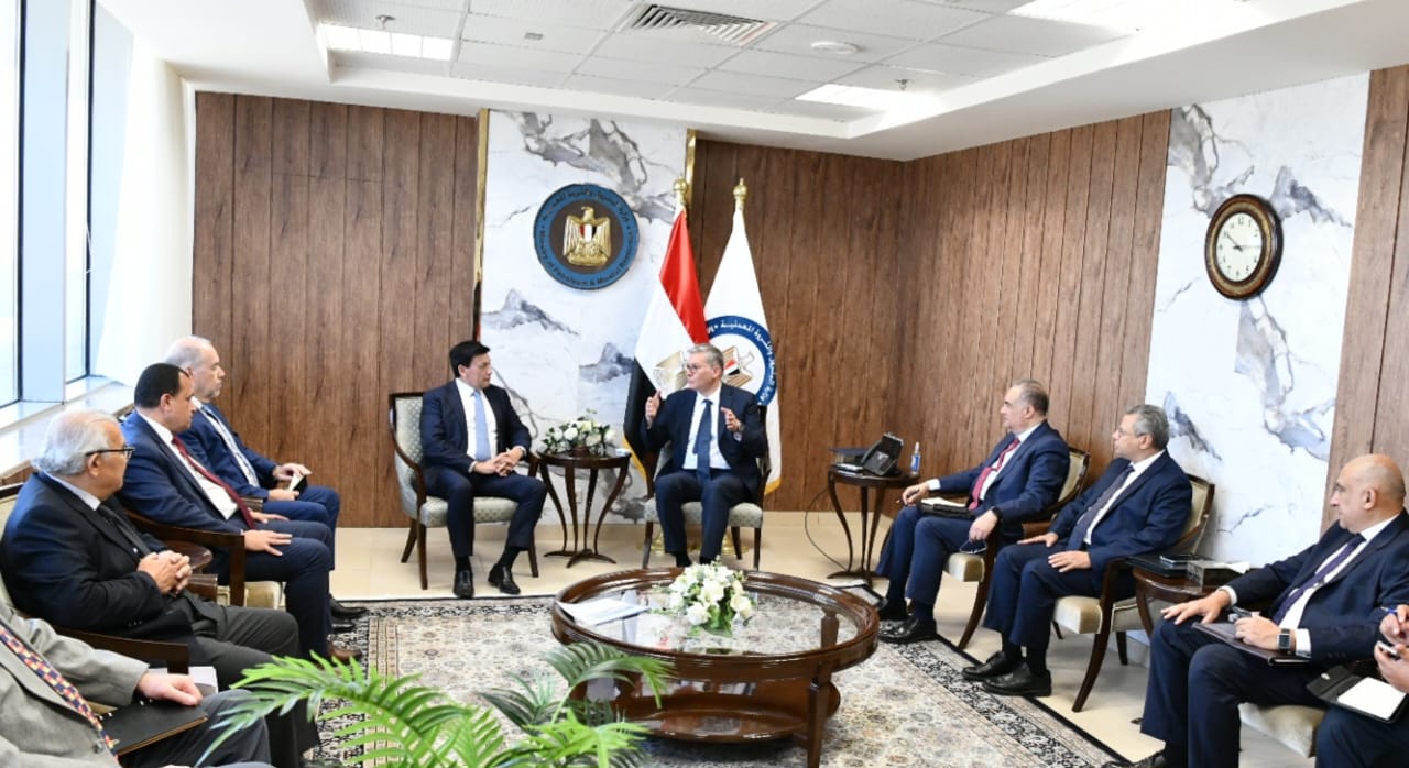 تفاصيل لقاء وزير البترول مع رؤساء عدد من الشركات العاملة في مصر