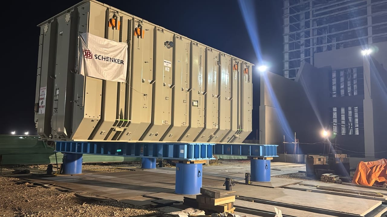 تركيب أول محول بمحطة الربط المصري السعودي كهربائيا بمدينة بدر