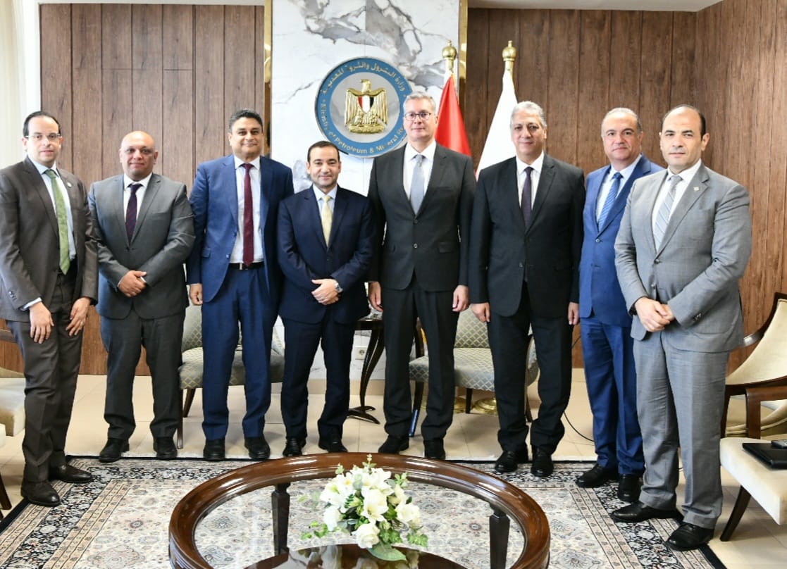 بدوي : إدخال أحدث التقنيات الرقمية في 100 بئر بترولي بالصحراء الغربية