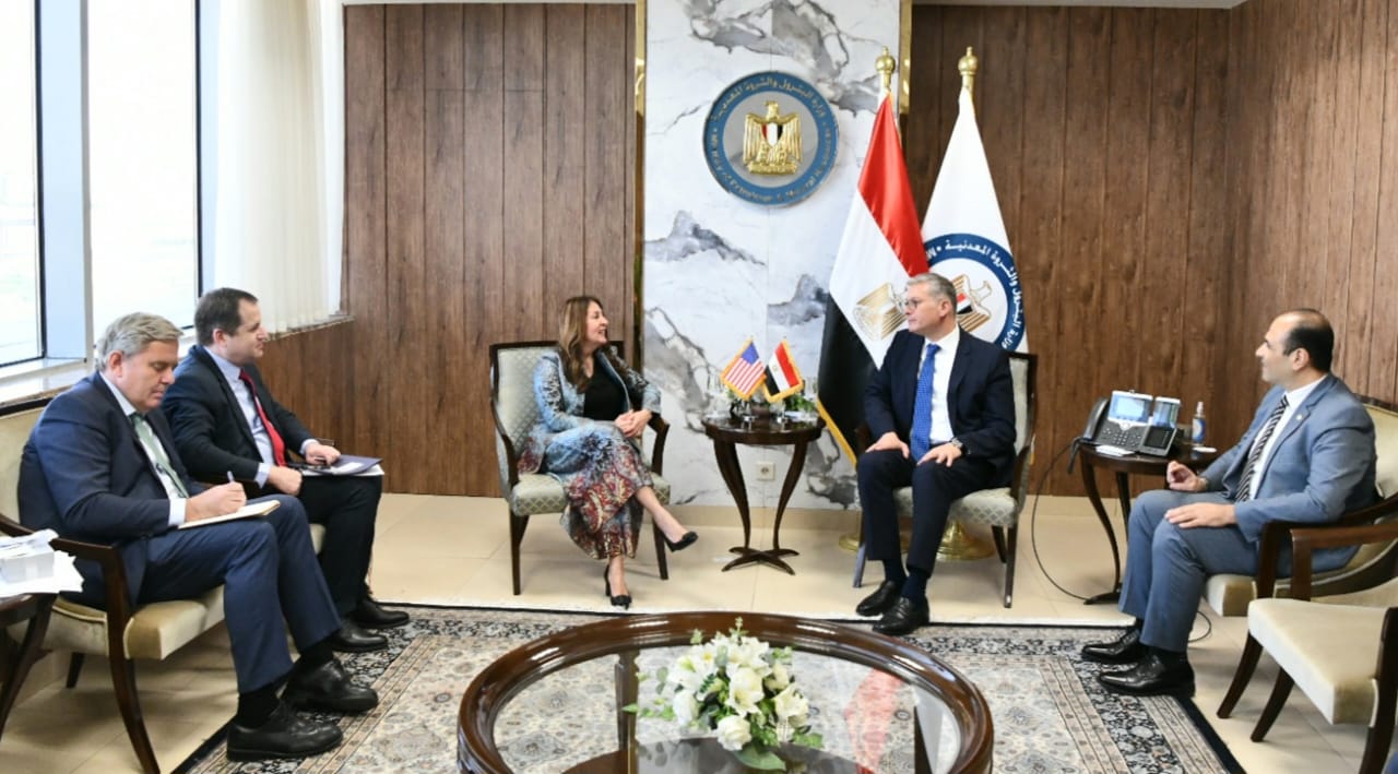 تفاصيل لقاء بين وزير البترول والسفيرة الأمريكية بالقاهرة لتعزيز التعاون