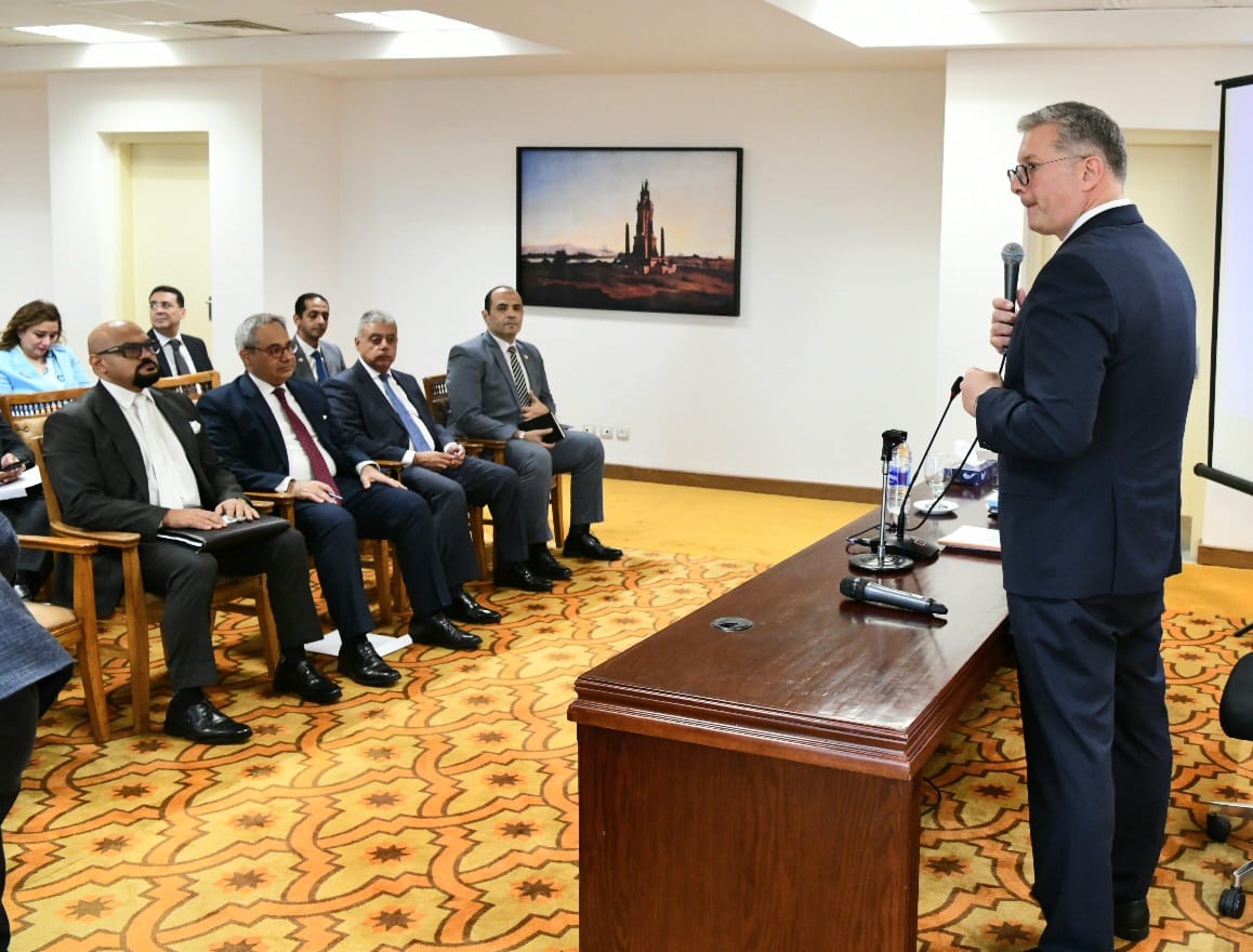 ماذا طلب وزير البترول من سفراء مصر خلال لقاءه بهم اليوم ؟