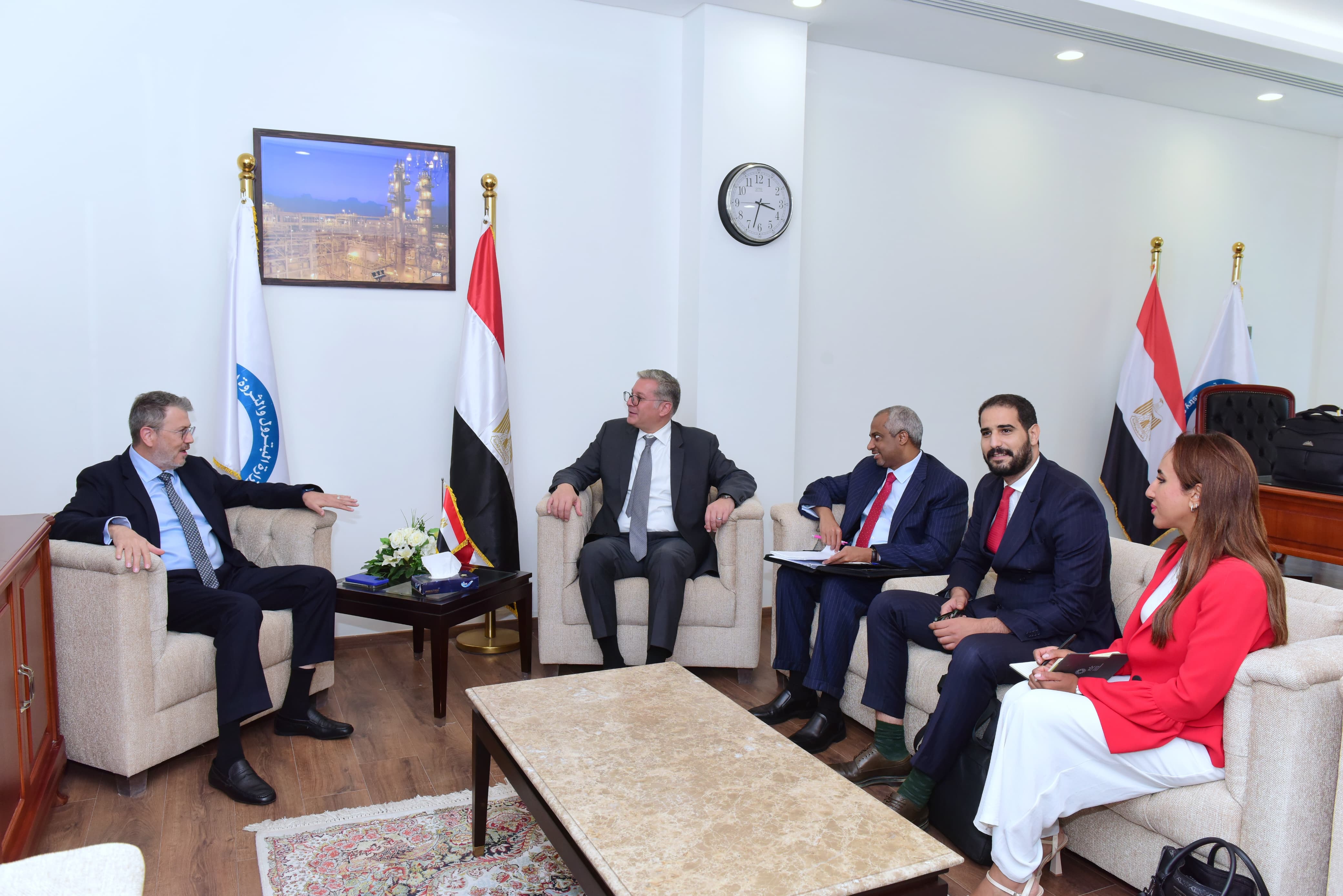 البترول تبحث التعاون مع المؤسسة الدولية الإسلامية لتمويل التجارة