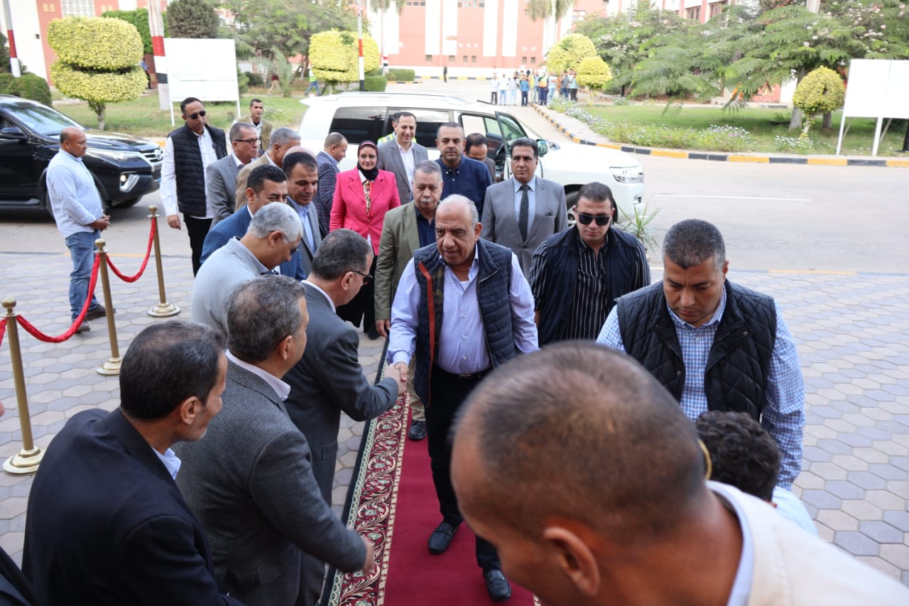 وزير الكهرباء يتفقد محطة توليد النوبارية بمحافظة البحيرة