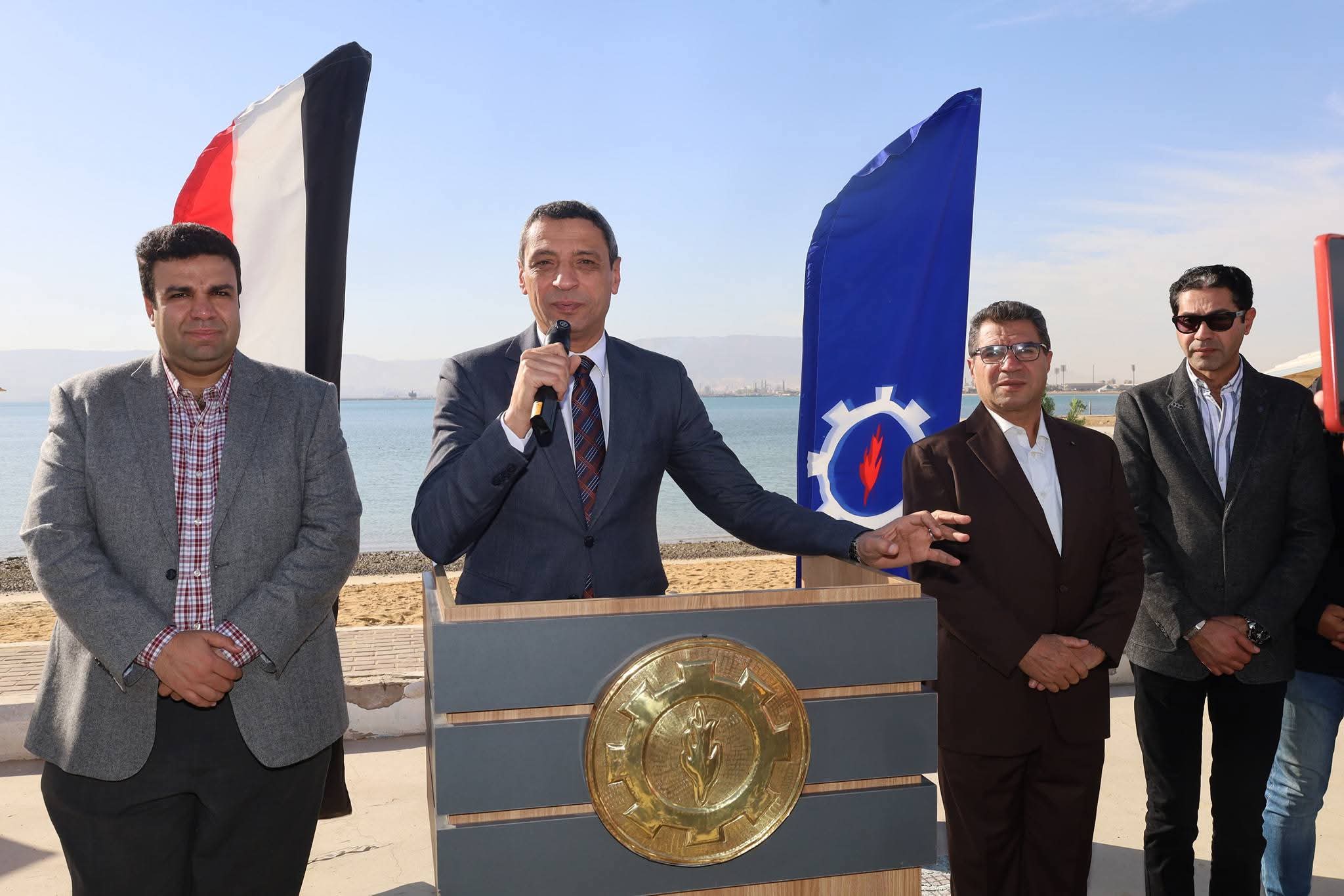 مصر للبترول تحتفل بتوزيع الدفعة الرابعة لسيارات تحمل إعلانات الشركة