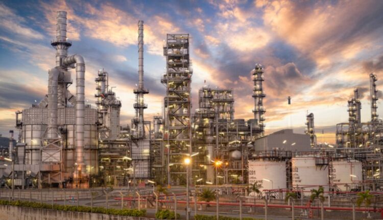 وزارة البترول تتفق مع مصافي التكرير على زيادة إنتاج الوقود 13%