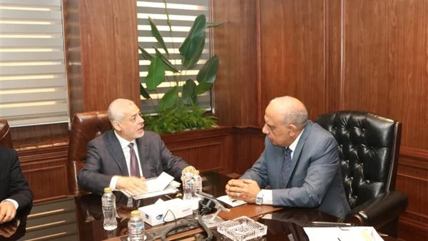 الكهرباء تبحث مع 