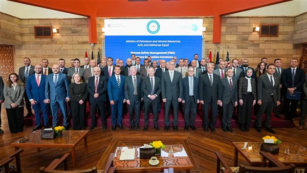 وزير البترول يشهد تخرج أول دفعات دبلومة سلامة العمليات بالقطاع 