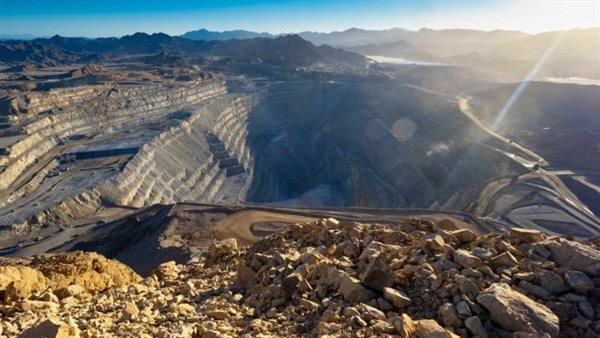 البترول تتعاقد مع شركة لتغطية واكتشاف الثروات المعدنية في 6 مناطق