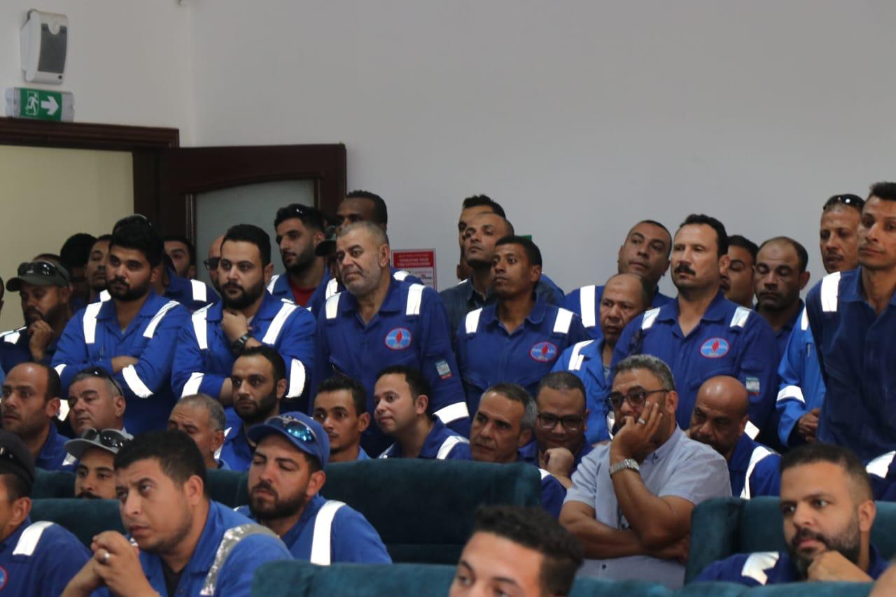 وزير البترول يبحث التعاون مع الشركات العالمية بمجالى الإنتاج والبنية التحتية للغاز الطبيعى 