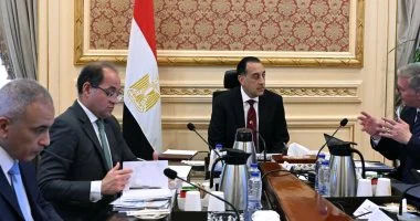 رئيس الوزراء يبحث مع وزير البترول توسعات شركة أباتشي بالصحراء الغربية