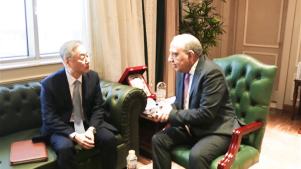 وزير الكهرباء يبحث التعاون وفرص الاستثمار مع سفير كوريا الجنوبية