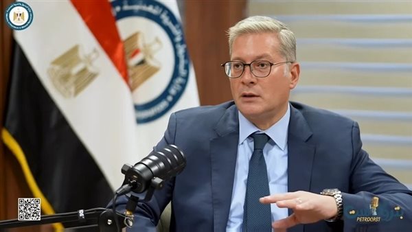 وزير البترول يعقد جلستي عمل مع 