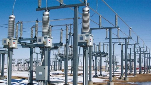 المصرية لنقل الكهرباء توقّع عقدين مع إنيرجيا السويدي لتأمين صيف 2026