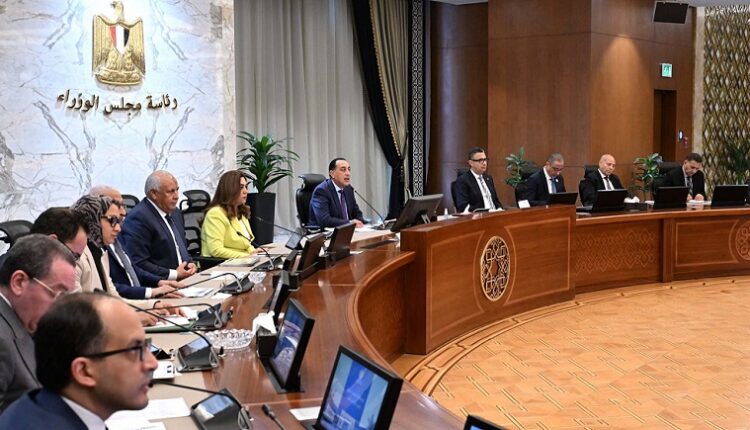 رئيس الوزراء يوجه المحافظين بترشيد استهلاك الكهرباء في الشوارع والطرق الرئيسية