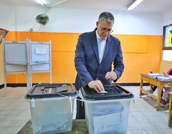 وزير البترول يدلي بصوته في انتخابات مجلس الشيوخ  