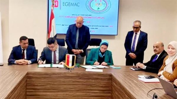 المصرية لنقل الكهرباء توقع عقد توريد 8 محولات لدعم الشبكة القومية