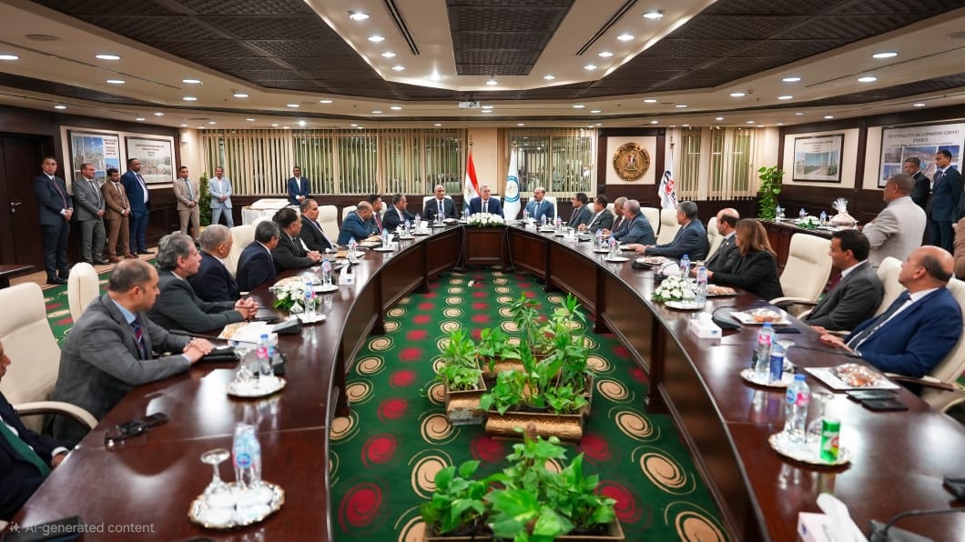 وزير البترول يُكرم إبراهيم مكي بمناسبة انتهاء عمله رئيسًا للقابضة للبتروكيماويات 