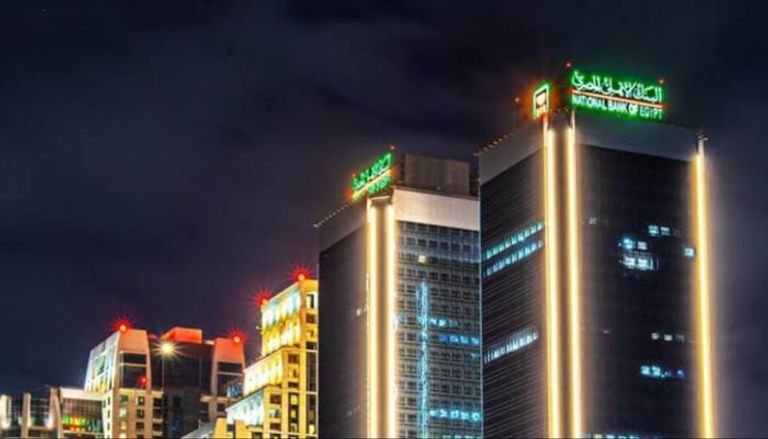 البنك الأهلي يخفض عائد الشهادات الدولارية ( تفاصيل )