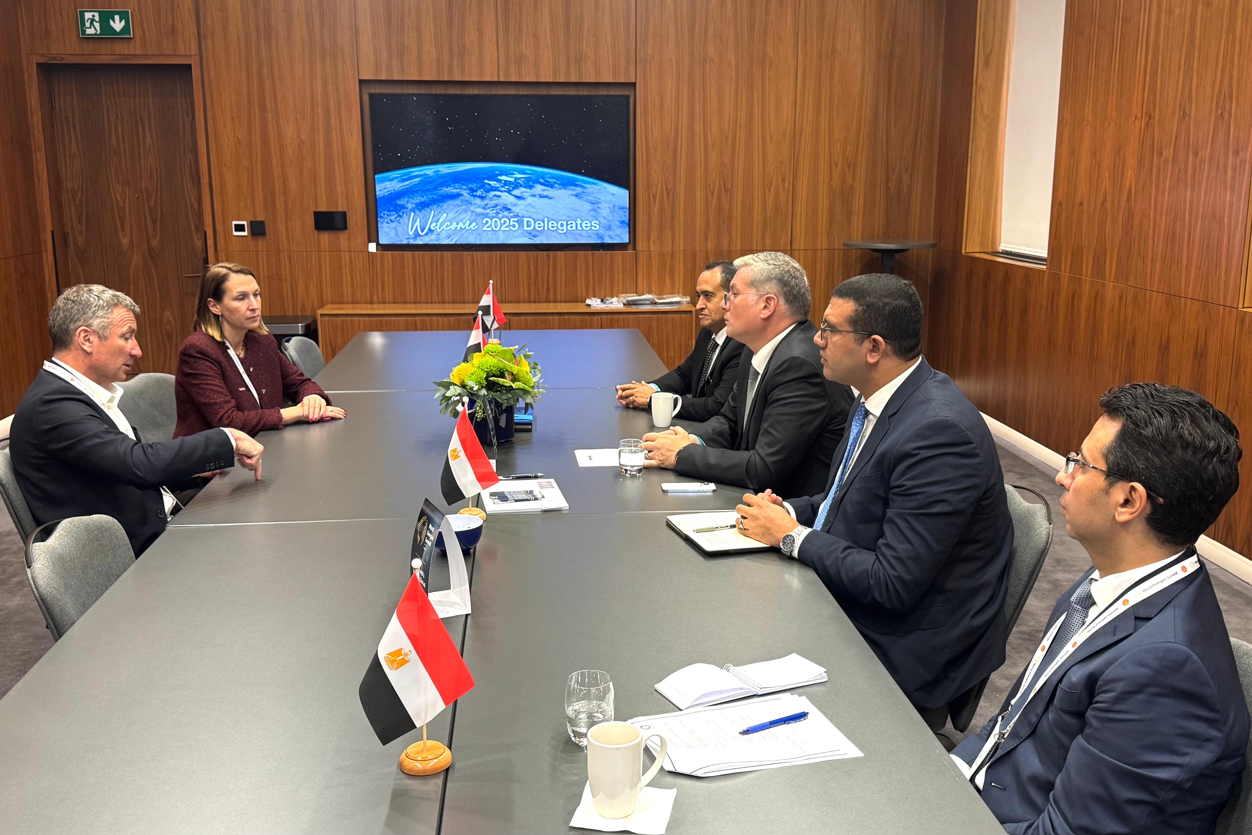 وزير البترول يبحث التعاون مع إكسون موبيل العالمية واكوينور النرويجية 