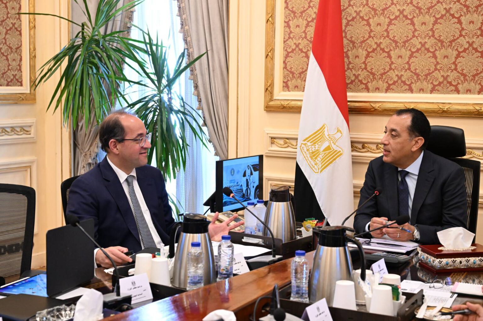 الحكومة تستعد للتعاقد على أول دفعة سيارات كهربائية 