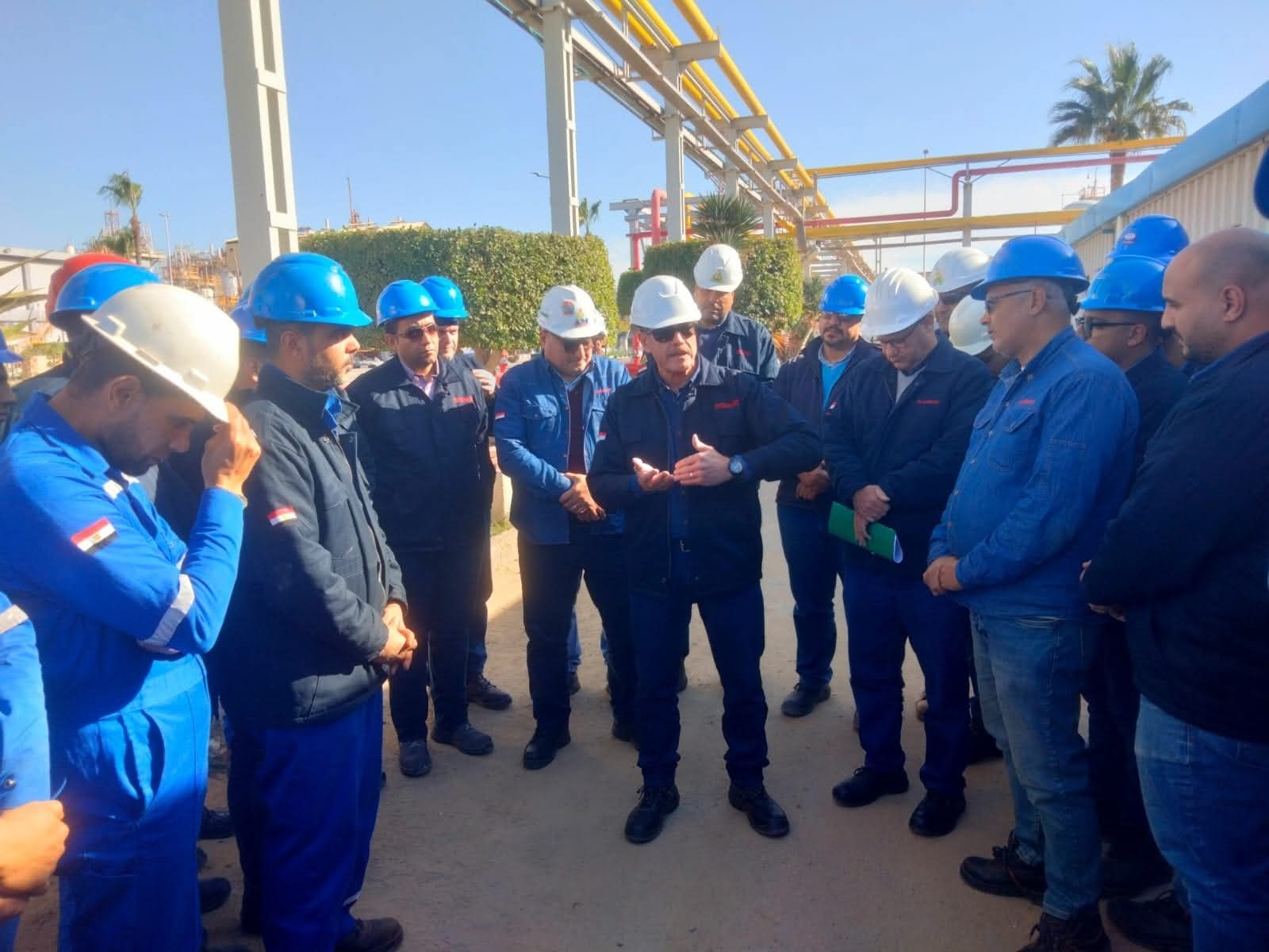 رئيس بترومنت يزور موقع الشركة بالبتروكيماويات المصرية