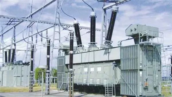 نقل الكهرباء توقع عقدًا لتوريد 24 موزع جهد لمواجهة زيادة الأحمال