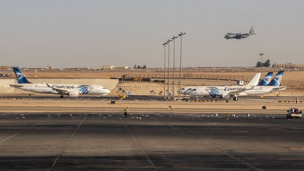 وزارة الطيران المدني تلغي كارت الجوازات الورقي للركاب المصريين من 11 أبريل