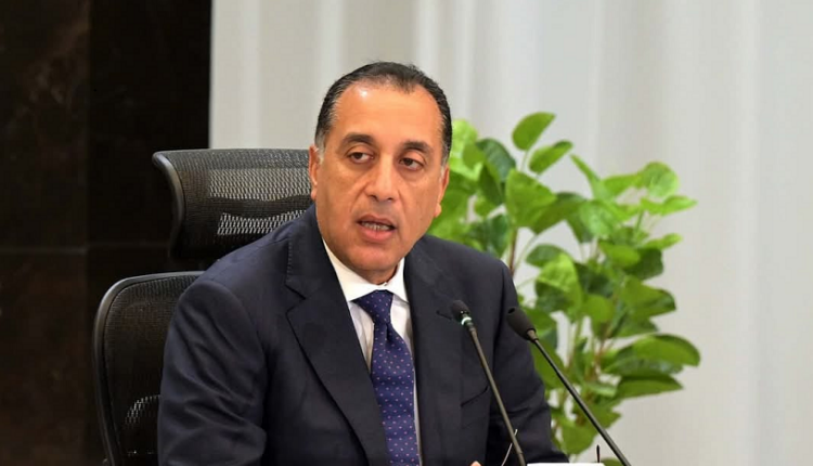 مدبولي يكلف وزير البترول بفتح تحقيق عن أزمة البنزين