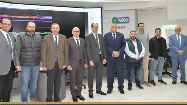 رئيس القابضة للغازات الطبيعية يتفقد مركز التحكم في الشبكة القومية للغاز