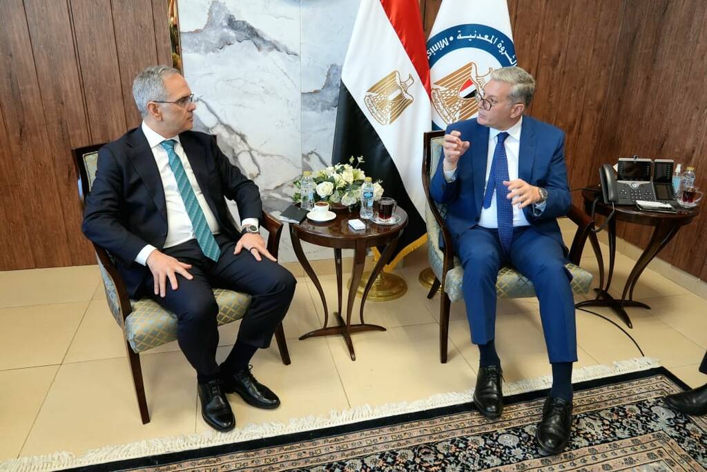 "البترول" تبحث مع "شلمبرجير" دعم أنشطة الاستكشاف والإنتاج