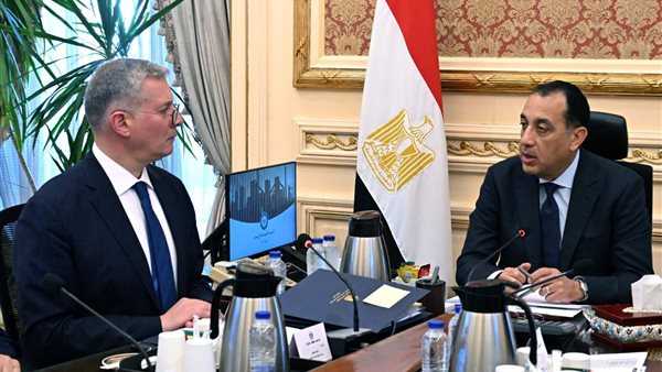 مدبولي يبحث مع وزير البترول موقف مشروعات صناعات خام الفوسفات