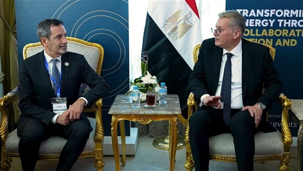 وزير البترول يبحث مع شلمبرجير العالمية تطبيق الحفر الأفقي لزيادة الإنتاج 