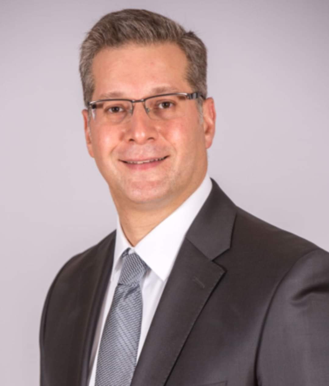  تكليف 6 من خريجي برنامــج القيــادات الشــابة  بمهــام معاوني رئيس وقيادات هيئة الثروة المعدنية