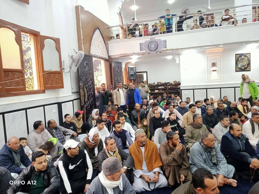 "بعد احلاله وتجديده بالجهود الذاتية" أهالي دمنكة يحتفلون بافتتاح المسجد القبلي
