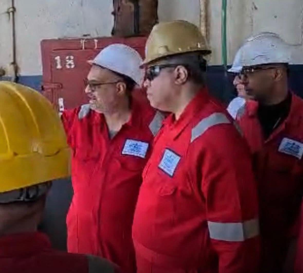 رئيس PMS يتفقد إنزال الخط البحري بمشروع تنمية حقل الزعفرانة 